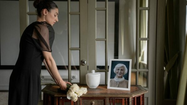 Hoe lang mag een urn blijven staan?